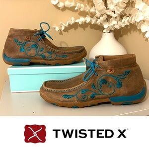 Like New! Twisted X Leather Chukka Driving Moc with Embroidery Women’s Size 9.5M